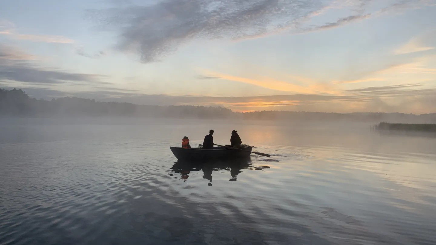 FISKA KRÄFTFISKE SJÖ BÅT WALLBY SÄTERI & GÅRDSHOTELL